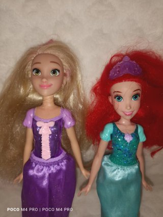 Lote de 4 Muñecas Princesas y Barbie
