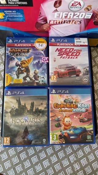 PS4 Pro 1TB + 3 mandos + 5 juegos (Hogwarts) +caja