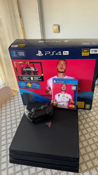 PS4 Pro 1TB + 3 mandos + 5 juegos (Hogwarts) +caja
