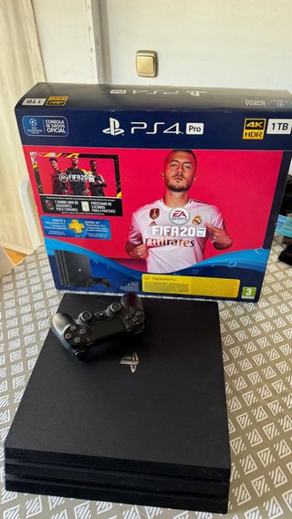 PS4 Pro 1TB + 3 mandos + 5 juegos (Hogwarts) +caja