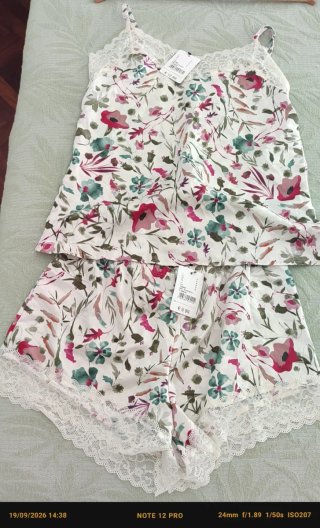 Conjunto pijama top y short floral