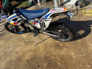 Husaberg 450 Enduro Azul y Blanca