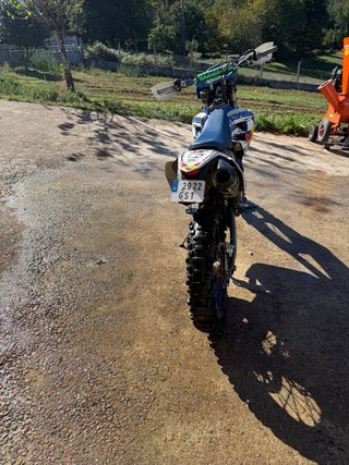 Husaberg 450 Enduro Azul y Blanca