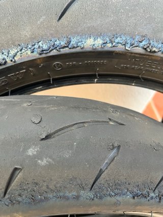 Dunlop GP Racer D212 Delantero + regalo Trasero
