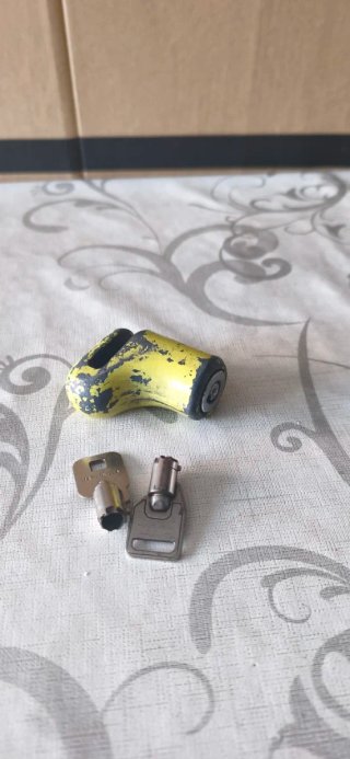 Candados y pinzas para bici y moto.