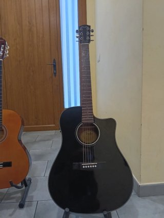 Guitarra Española y Acústica Negra