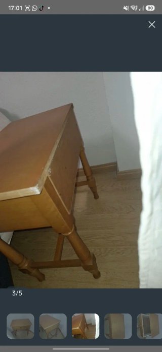 Mesita de noche de madera