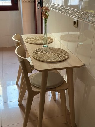 Mesa y 2 Sillas IKEA