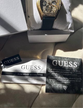 Reloj Guess Dorado y Negro