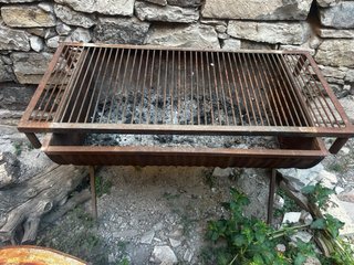 Barbacoa de hierro oxidado