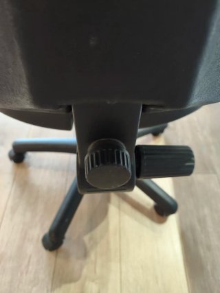 Sedia da ufficio verde e nera