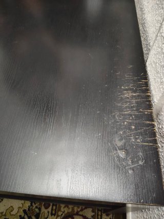 Mesa auxiliar negra Ikea.