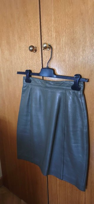 Falda piel verde loden