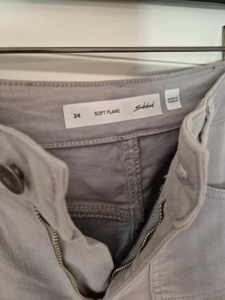 Pantalón cargo Subdued gris