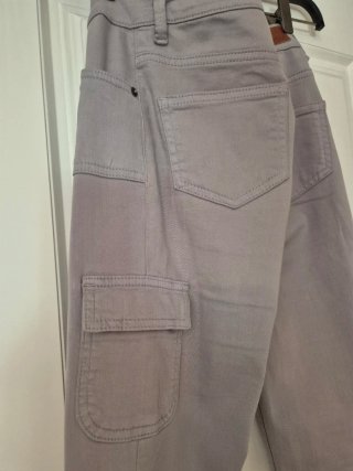 Pantalón cargo Subdued gris