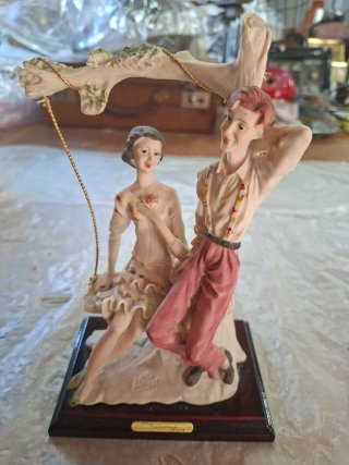 Statuina Miriam Valentino anni 80