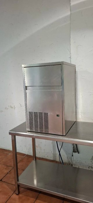 Máquina de hielo de 48 kg  de acero inoxidable
