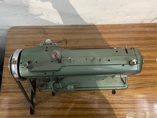 Máquina de coser industrial REFREY