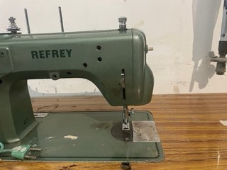Máquina de coser industrial REFREY