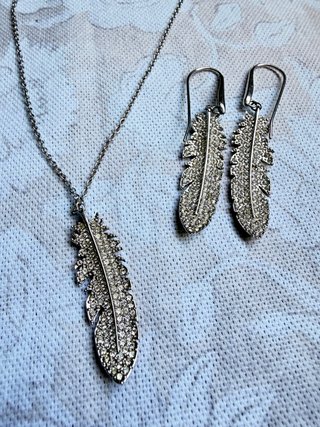 Conjunto Swarovski Plumas Collar y Pendientes