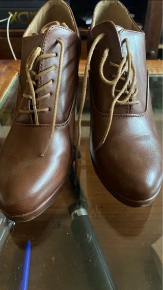 Botín de cordones marrón