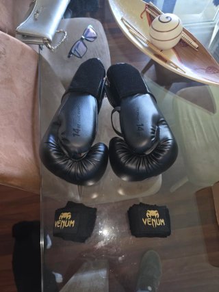 Guantes de boxeo outshock 14 oz