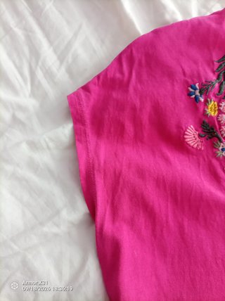 Camiseta Cortefiel bordada floral XL