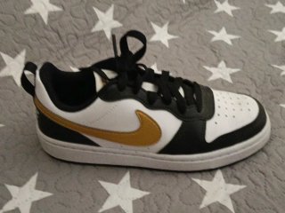 Nike Bambas Negras, Doradas y Blancas