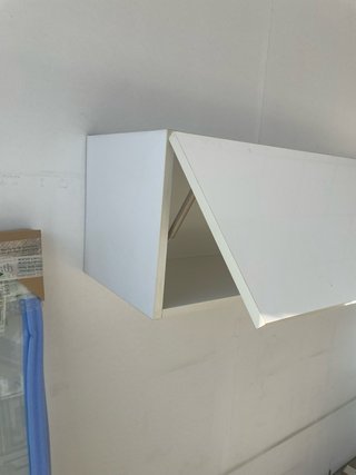Mueble de pared blanco