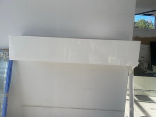 Mueble de pared blanco