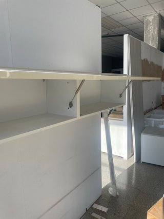 Mueble de pared blanco