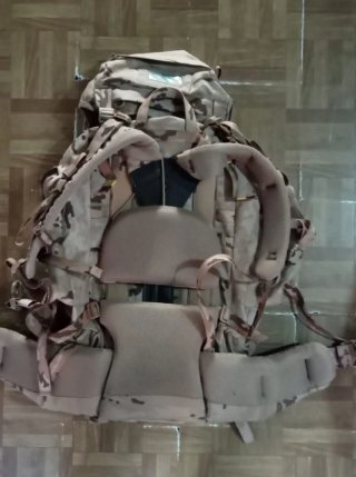 Mochila Altus Militar Árida pocas veces usada.