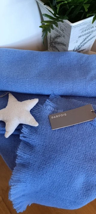 Bufanda azul Parfois con estrella decorativa