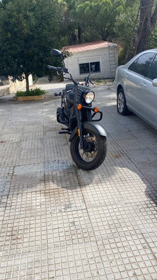 Moto UM Renegade Commando 125cc Negra
