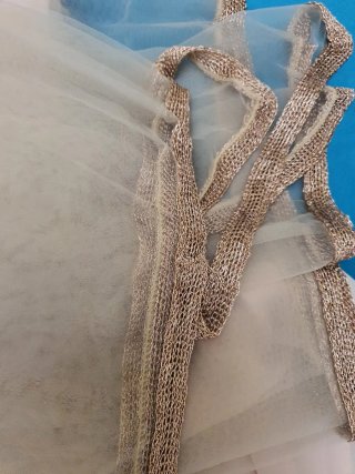 Vestido de fiesta rosa y chal