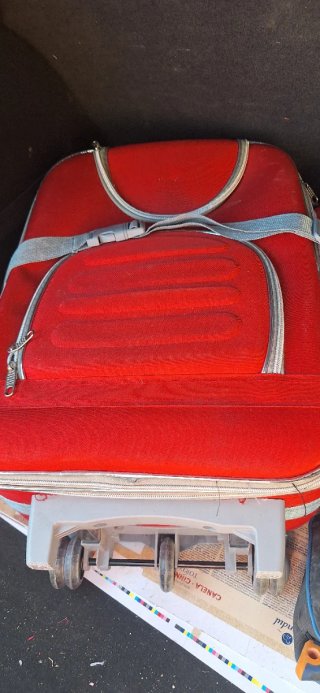 Maleta de viaje roja