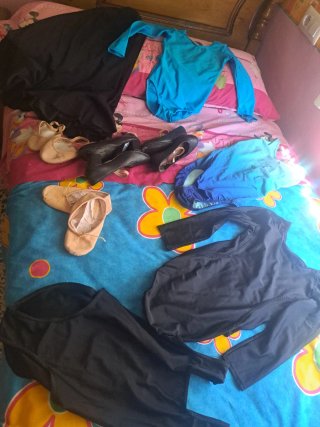 Falda flamenca, maillot, tacones y puntas