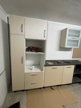 Cocina completa beige y negra