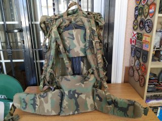 MOCHILA & SACO DORMIR MARCA ALTUS VERDES BOSCOSOS.