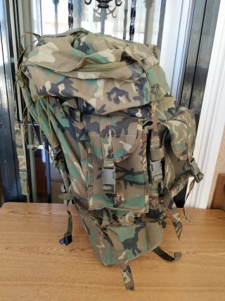 MOCHILA & SACO DORMIR MARCA ALTUS VERDES BOSCOSOS.