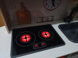 Cocinita de madera de juguete