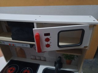 Cocinita de madera de juguete