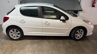 Peugeot 207 2008 114.000 km PREMIUM + PANTALLA
