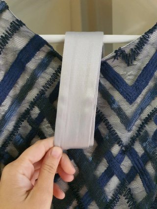 Vestido de fiesta azul y plateado