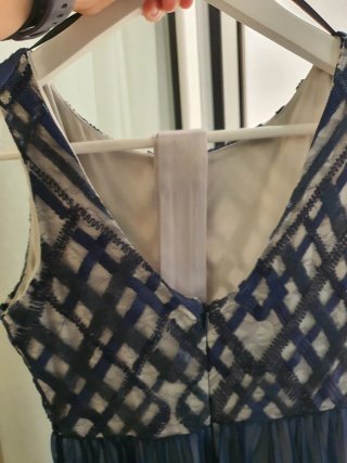 Vestido de fiesta azul y plateado