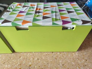 Baúl Ikea verde y multicolor