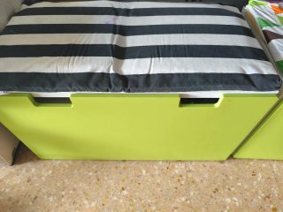 Baúl Ikea verde y multicolor