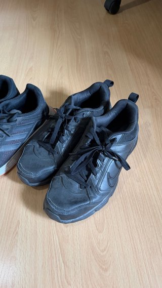 Zapatillas Nike y Adidas Negras