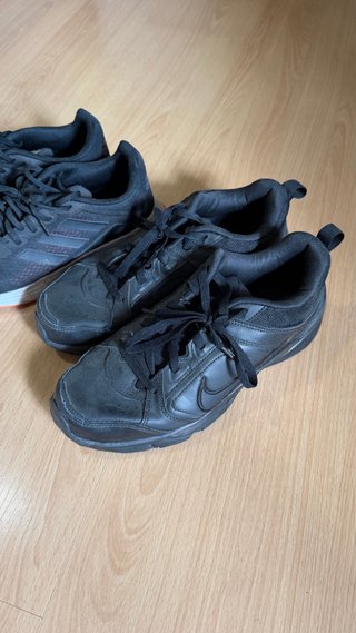 Zapatillas Nike y Adidas Negras