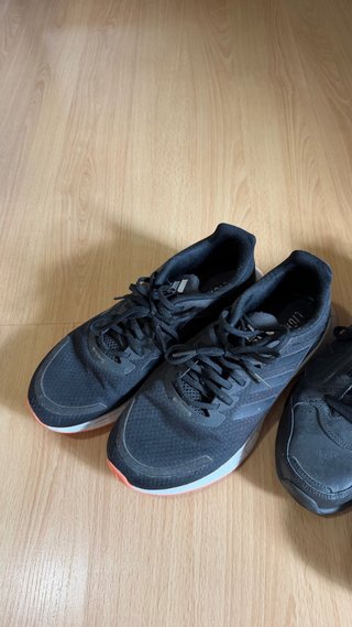 Zapatillas Nike y Adidas Negras